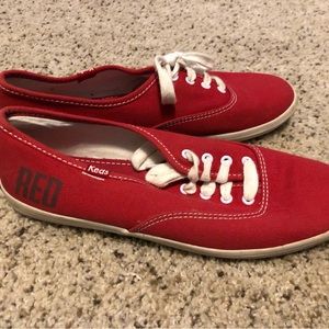 Taylor, Swift, red Keds-7